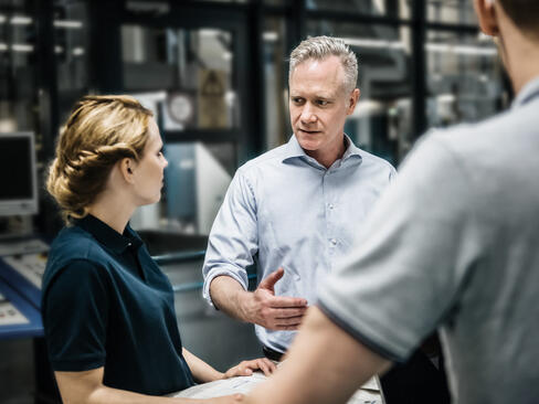 Servicios específicos para el cliente en la red mundial del JRS