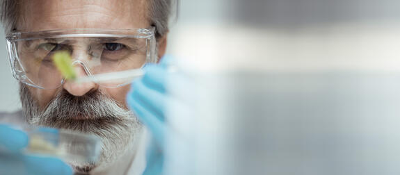 Póngase en contacto con nuestros expertos del JRS para la aplicación de fertilizantes.