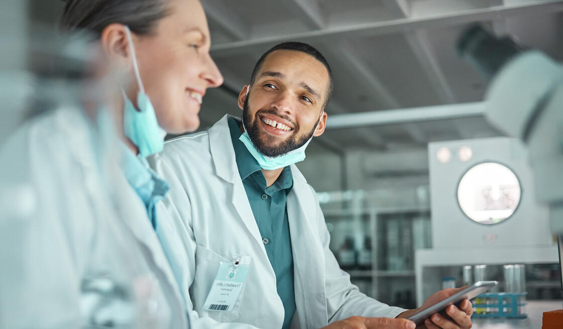 Nuestros competentes expertos técnicos le ofrecen soluciones personalizadas para satisfacer sus necesidades específicas.