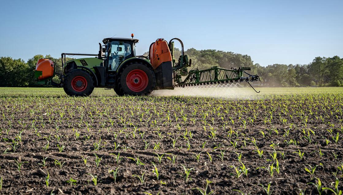 Póngase en contacto con nuestros expertos del JRS en aplicación de fertilizantes.