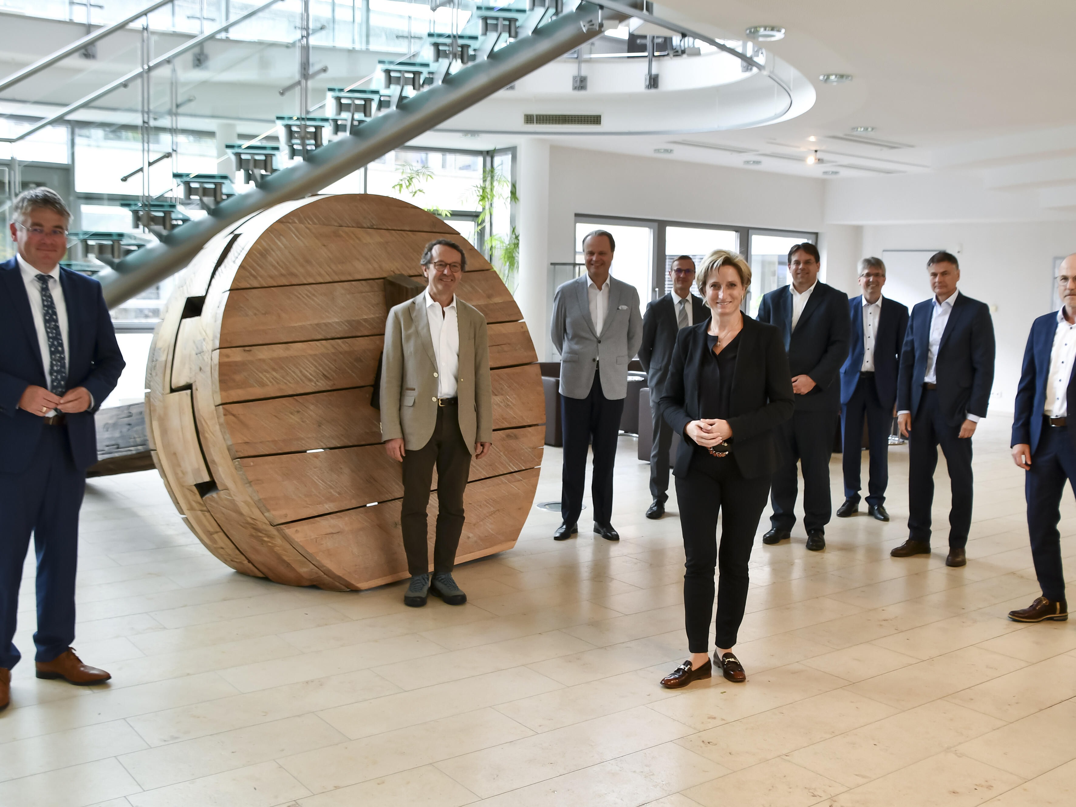 Bioeconomía: La Ministra de Economía Hoffmeister-Kraut en una visita de investigación al JRS