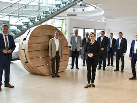 Bioeconomía: La Ministra de Economía Hoffmeister-Kraut en una visita de investigación al JRS